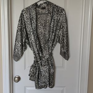 Leopard robe